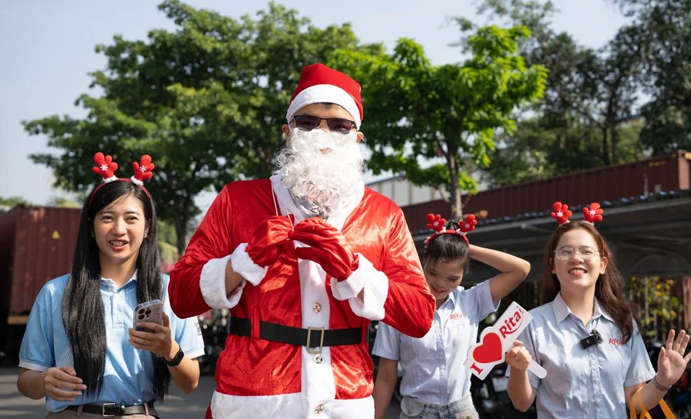 Merry Christmas from Rita Food Drink Refreshing Moments Worldwide 5