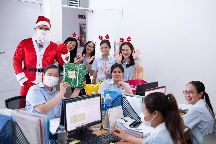 Merry Christmas from Rita Food Drink Refreshing Moments Worldwide