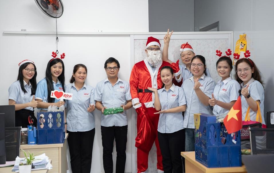 Merry Christmas from Rita Food Drink Refreshing Moments Worldwide 1